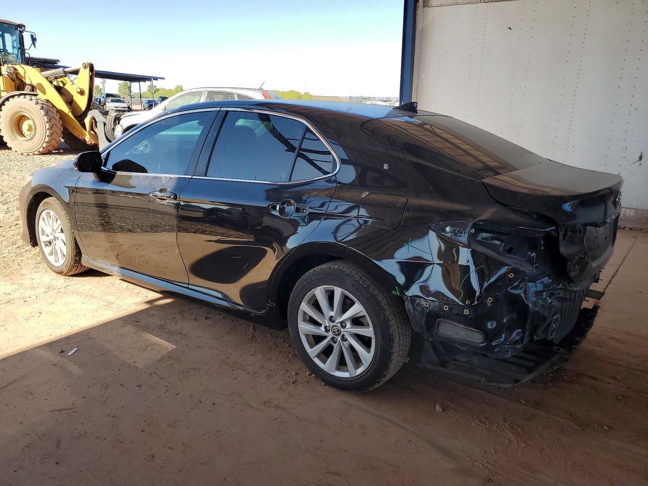 2022 Toyota Camry Le - Фото 2