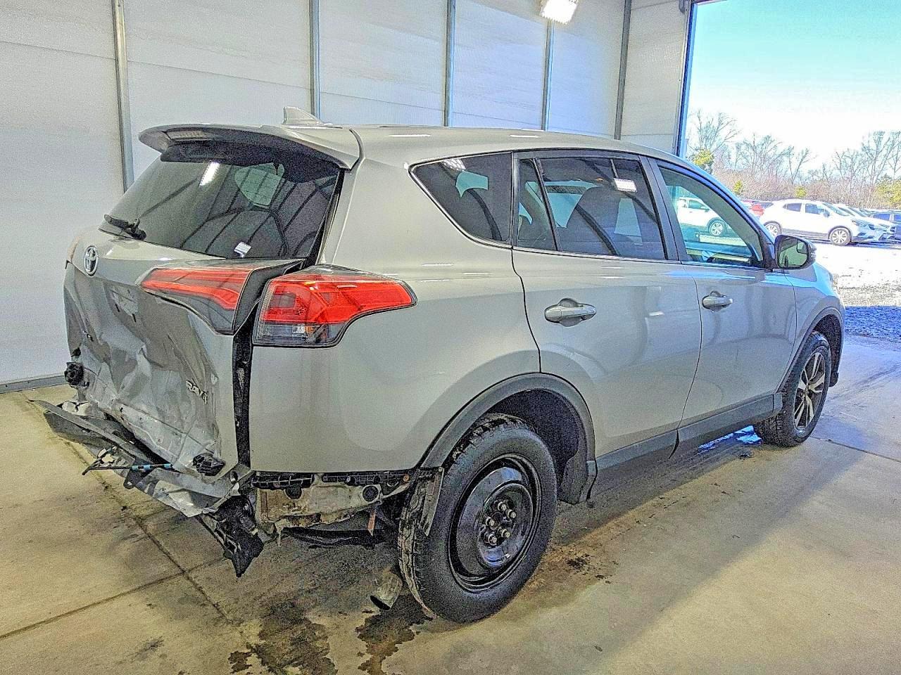 2018 Toyota Rav4 Xle - Фото 3