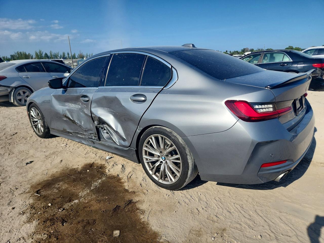 2024 BMW 330I - Фото 2