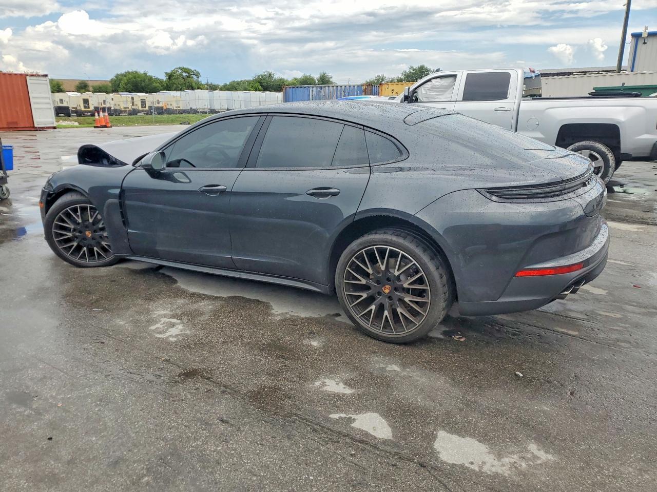 2025 Porsche Panamera Base/4 - Image 2