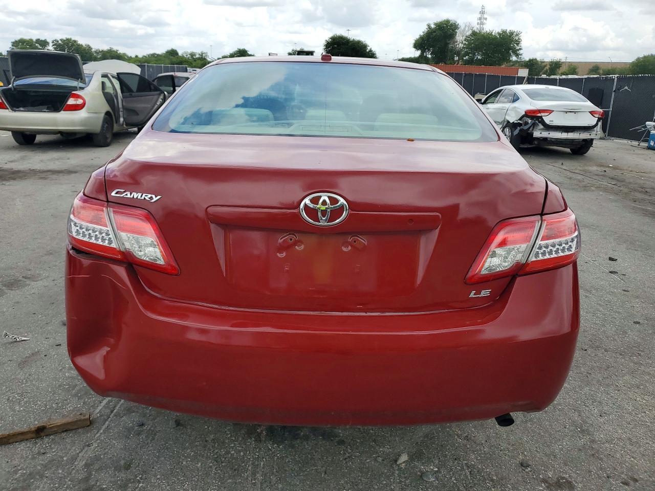 2011 Toyota Camry Base - Фото 6