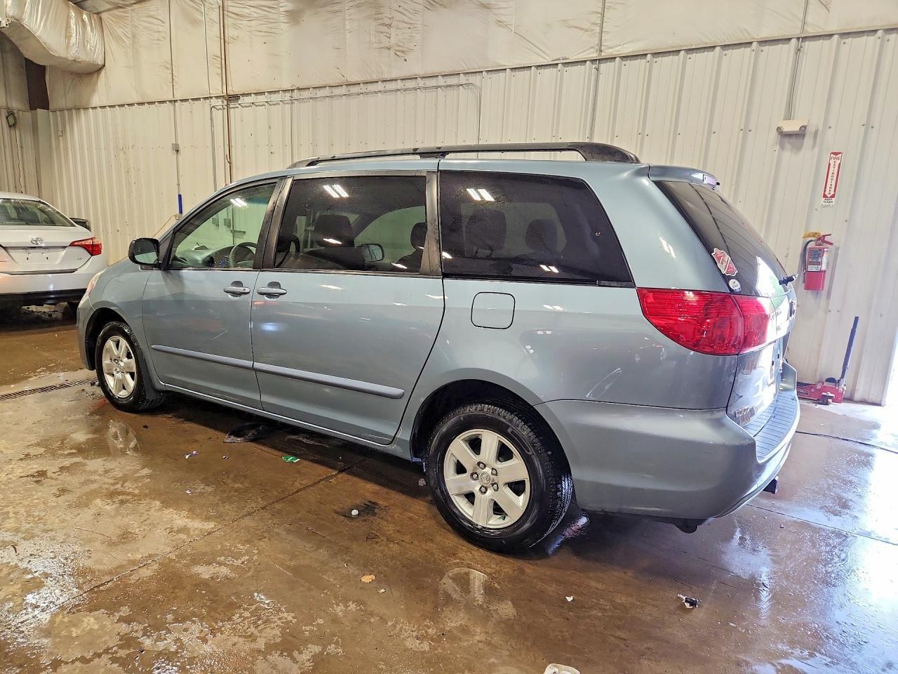 2006 Toyota Sienna Le 7 Passenger - Фото 2
