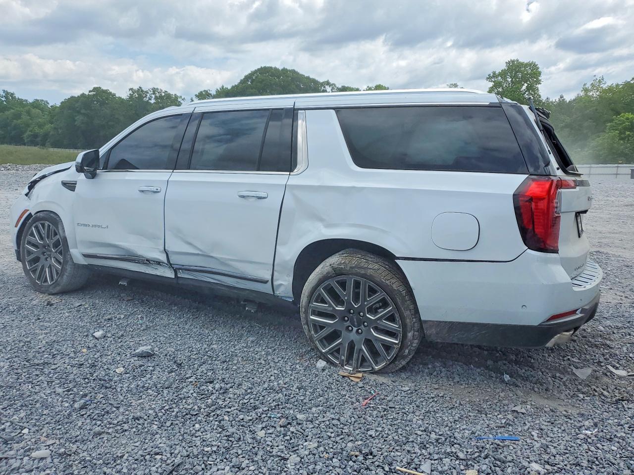 2026 GMC Yukon Xl Denali Ultimate - Image 2