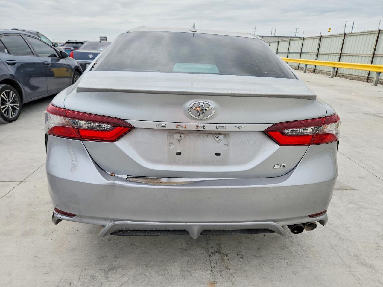 2022 Toyota Camry Se - Фото 6