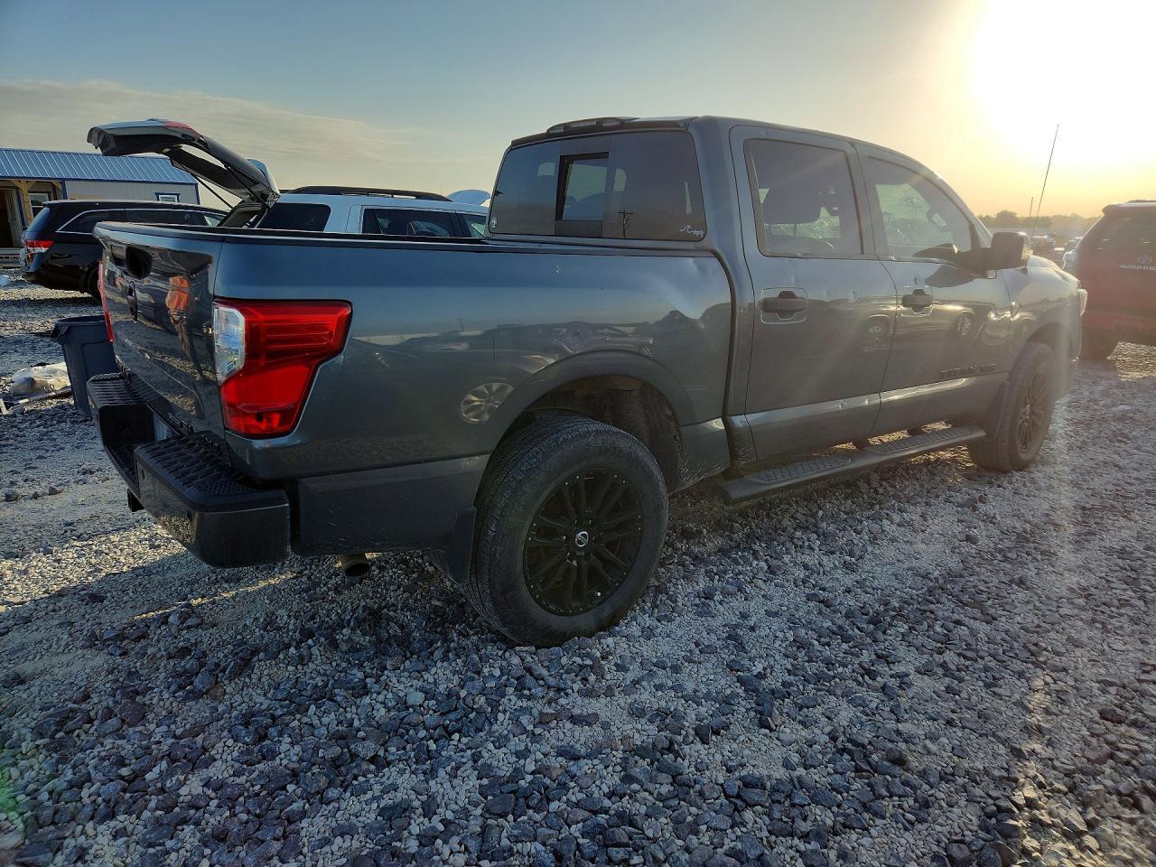 2018 Nissan Titan - Image 3