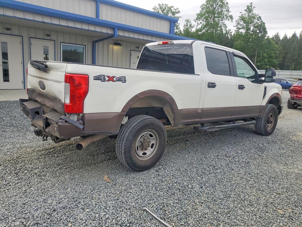 2017 Ford F250 Super Duty - Фото 3