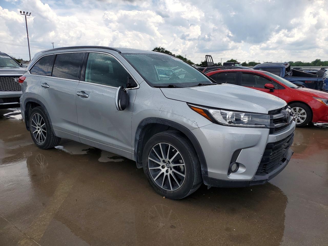 2018 Toyota Highlander Se - Фото 4