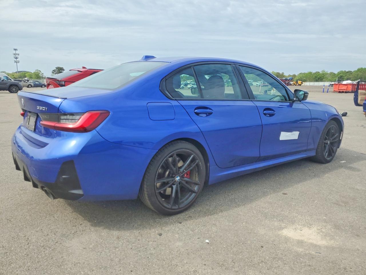 2024 BMW 330Xi - Фото 3