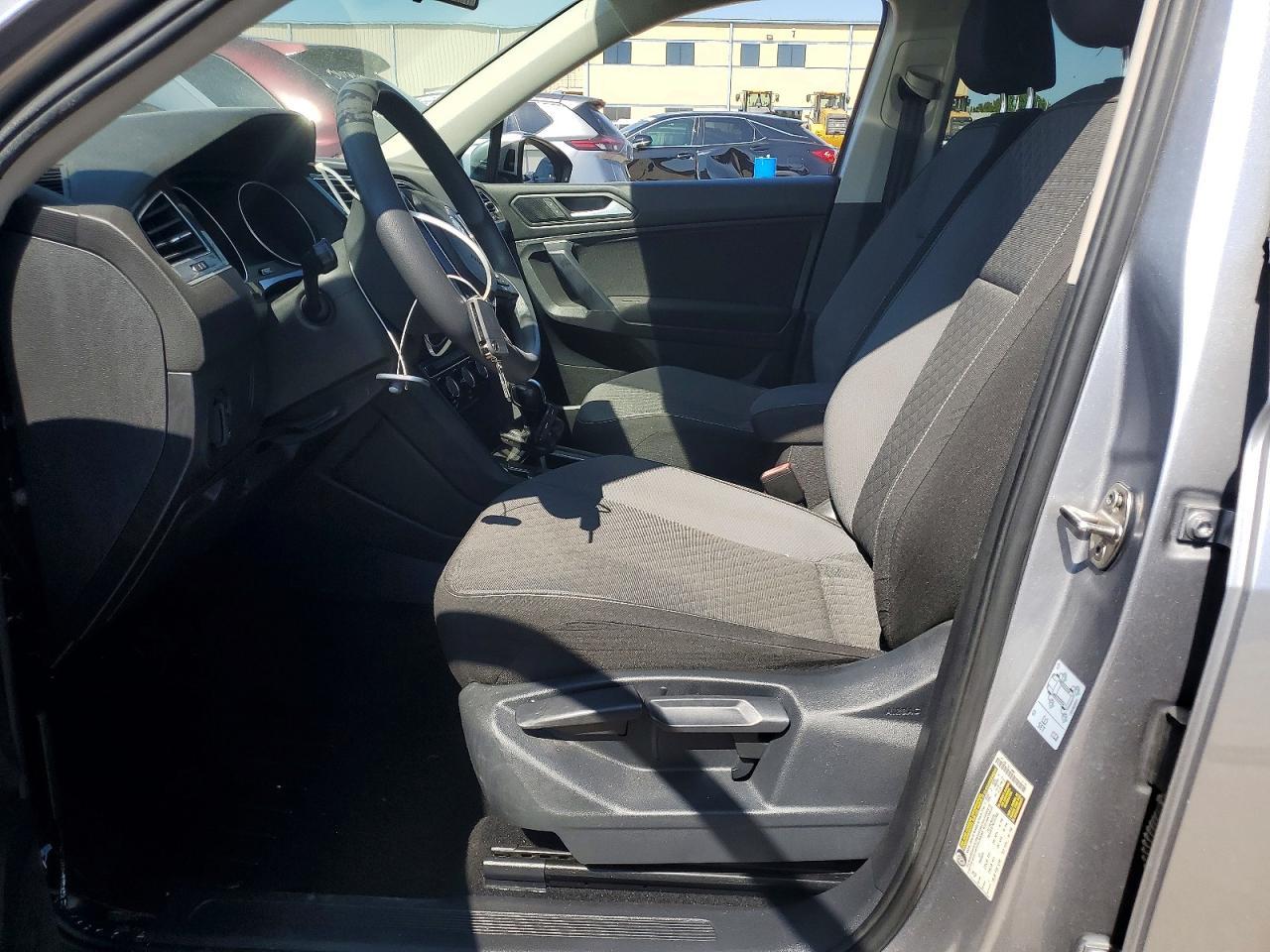 2021 Volkswagen Tiguan S - Фото 7