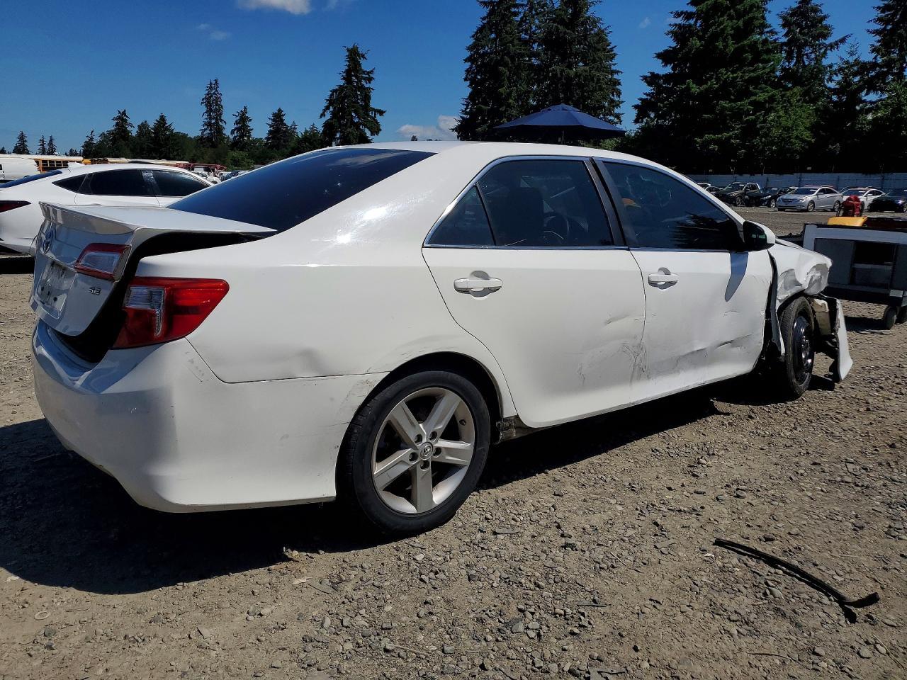 2014 Toyota Camry L - Фото 3
