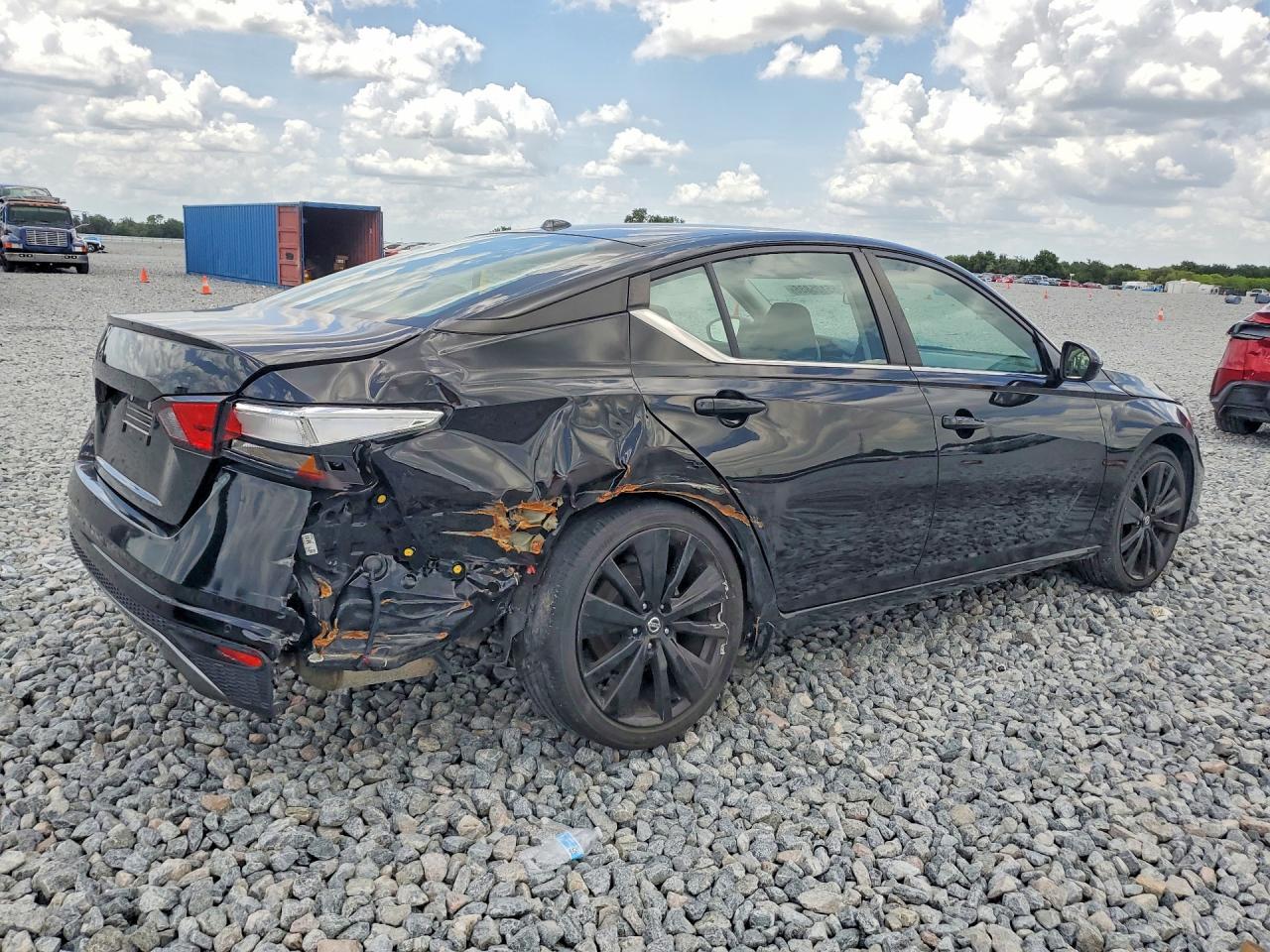 2022 Nissan Altima Sr - Фото 3