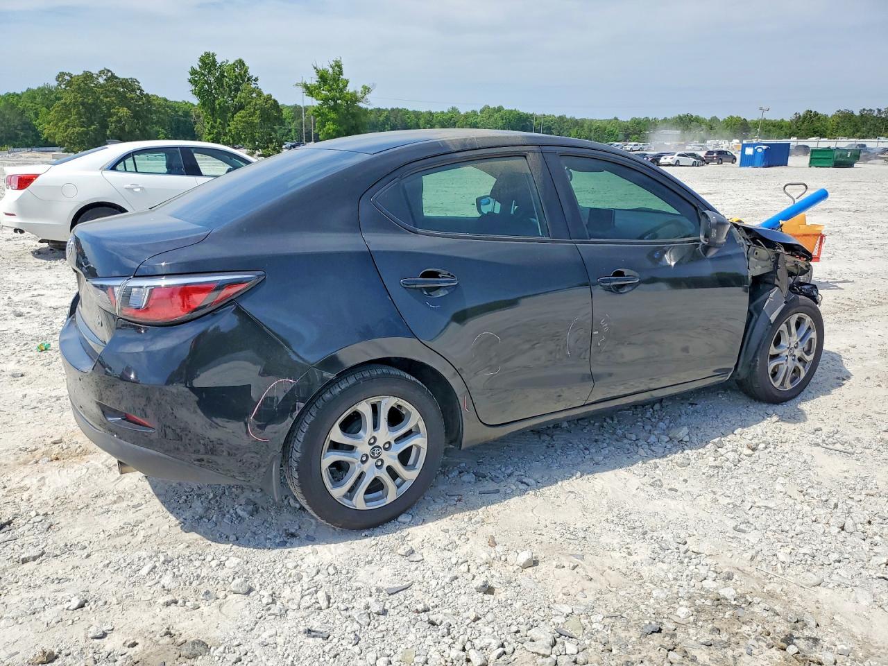 2017 Toyota Yaris Ia Base - Image 3