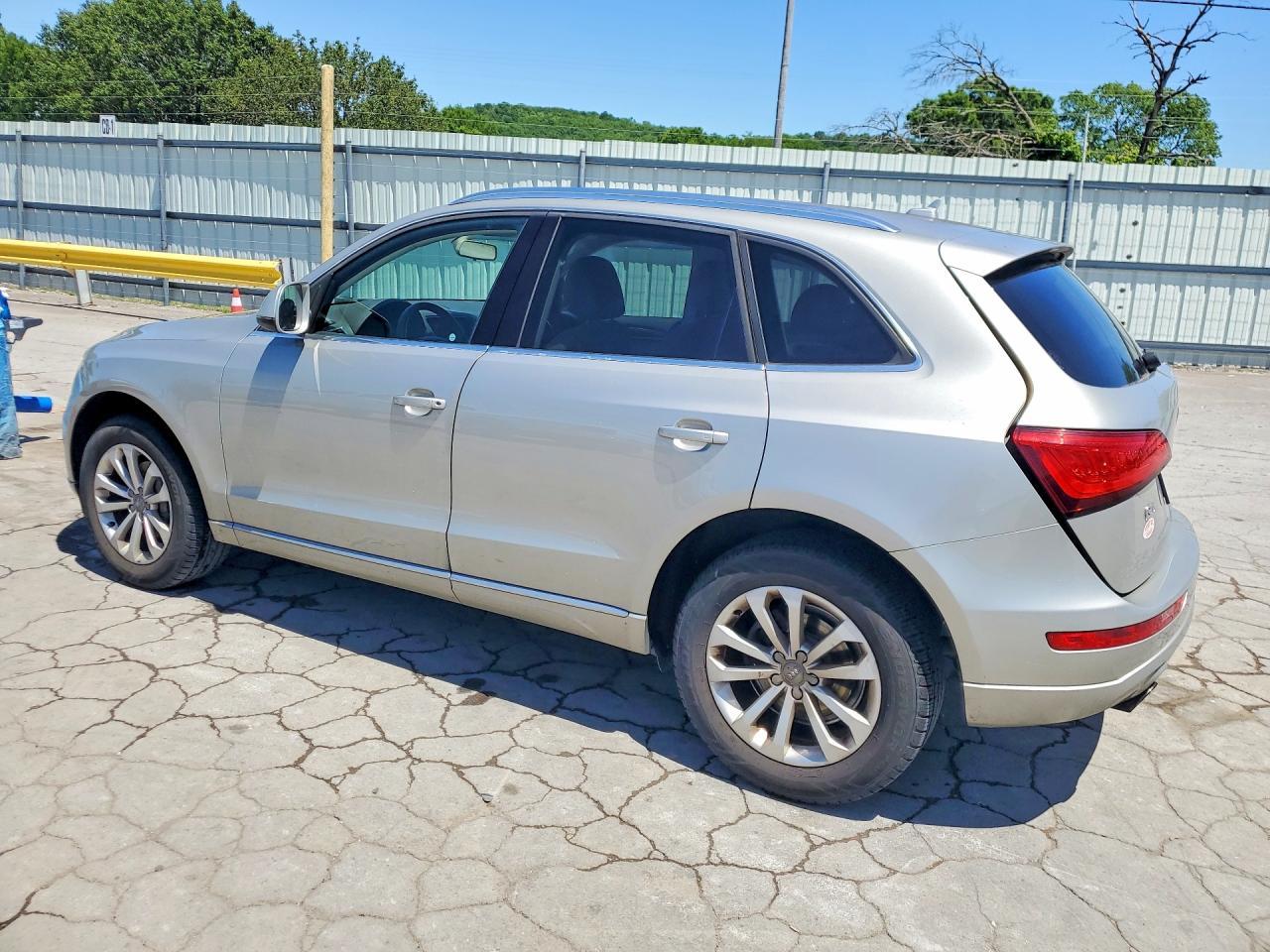 2013 Audi Q5 Premium - Image 2