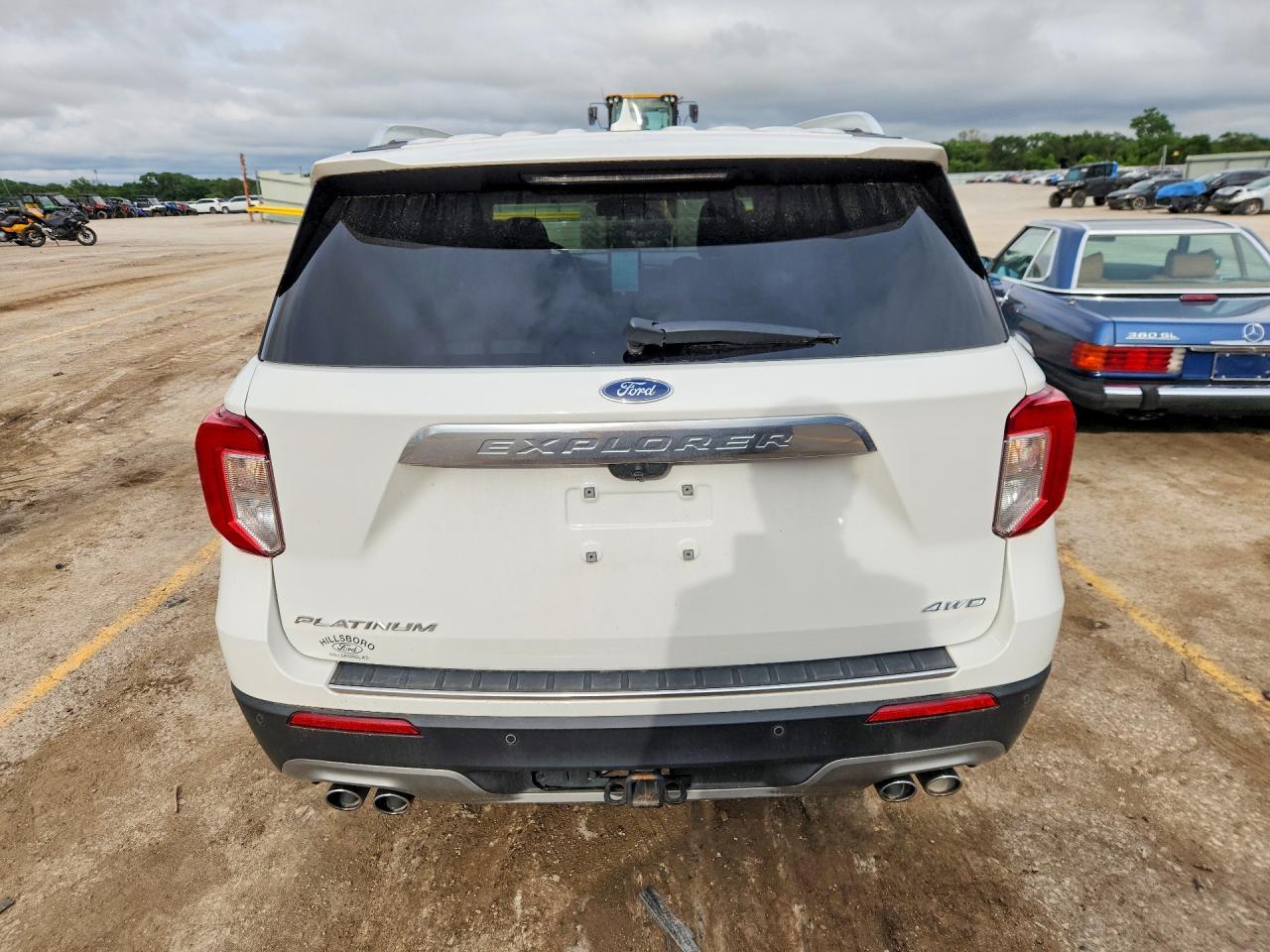 2021 Ford Explorer Platinum - Image 6