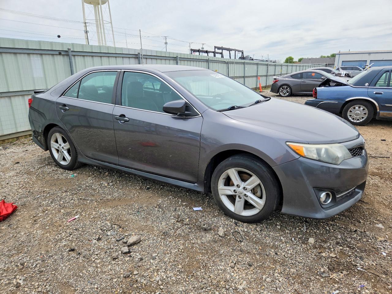 2014 Toyota Camry Se - Image 4