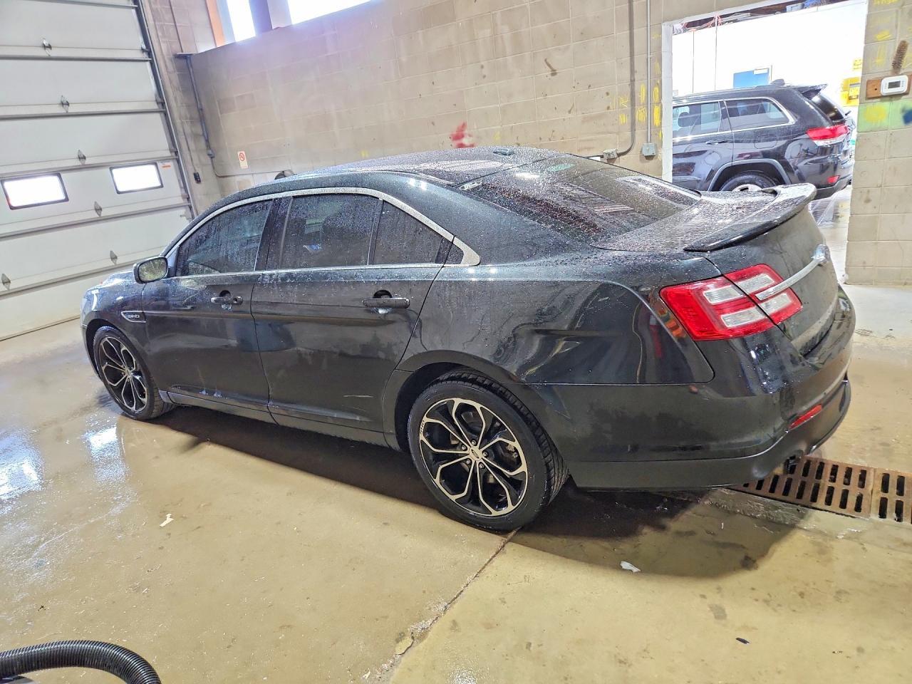2015 Ford Taurus Sho - Фото 2