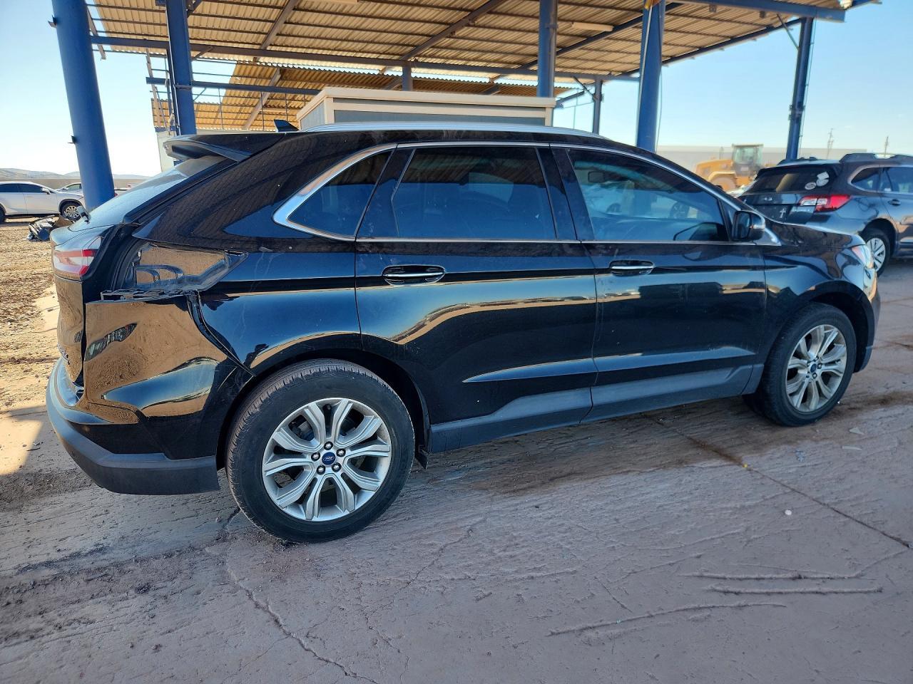 2019 Ford Edge Titanium - Image 3