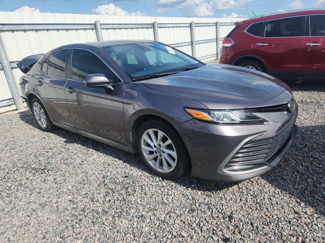 2022 Toyota Camry Le - Фото 4