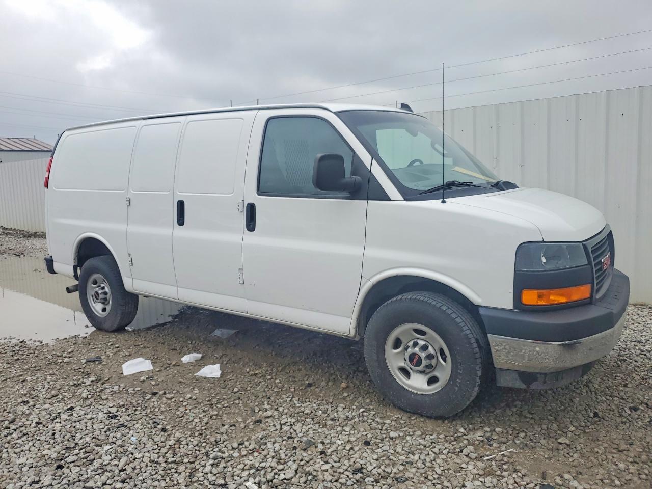 2022 GMC Savana 2500 Cargo Delivery Van - Фото 4
