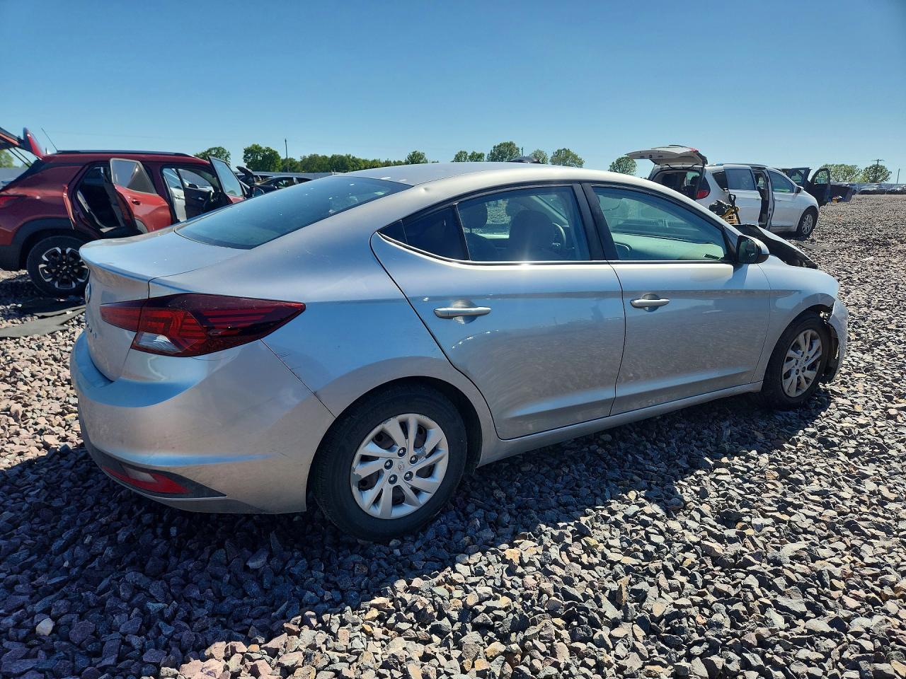 2020 Hyundai Elantra - Фото 3
