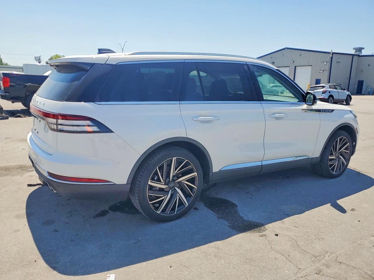 2025 Lincoln Aviator Reserve - Image 3