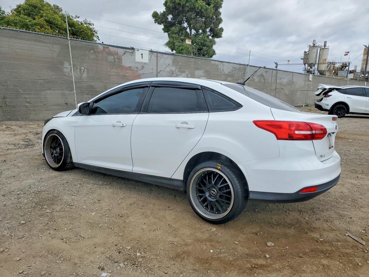 2015 Ford Focus Se - Image 2