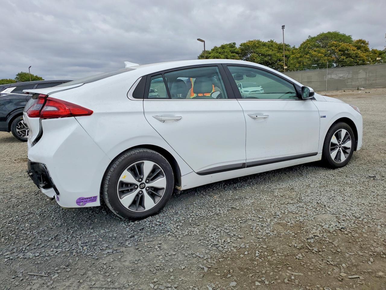2019 Hyundai Ioniq Limited - Image 3