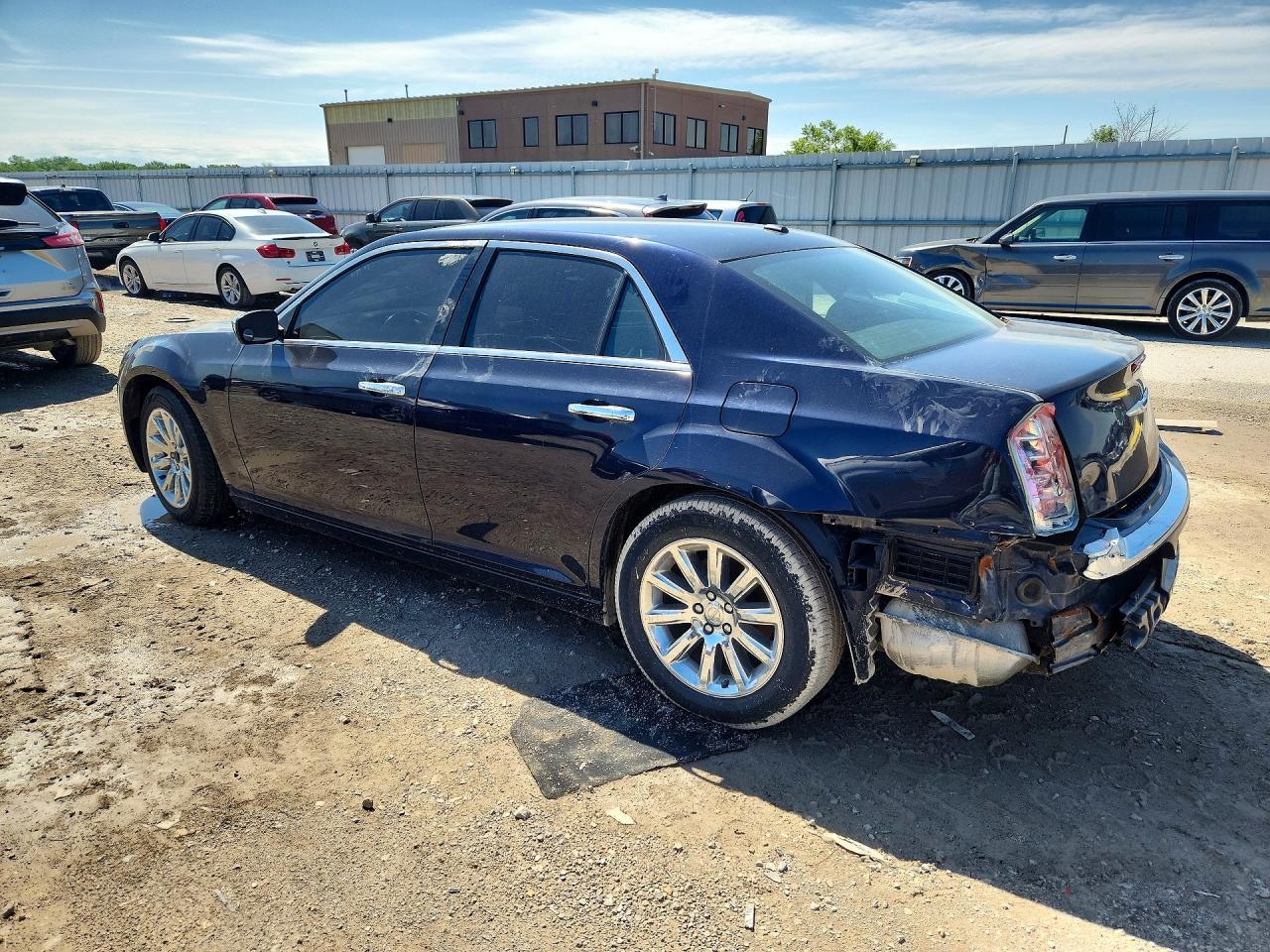 2012 Chrysler 300 Limited - Фото 2