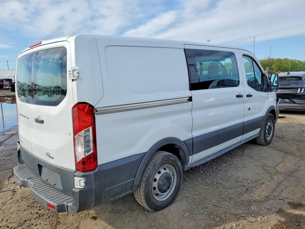 2015 Ford Transit T-150 - Фото 3