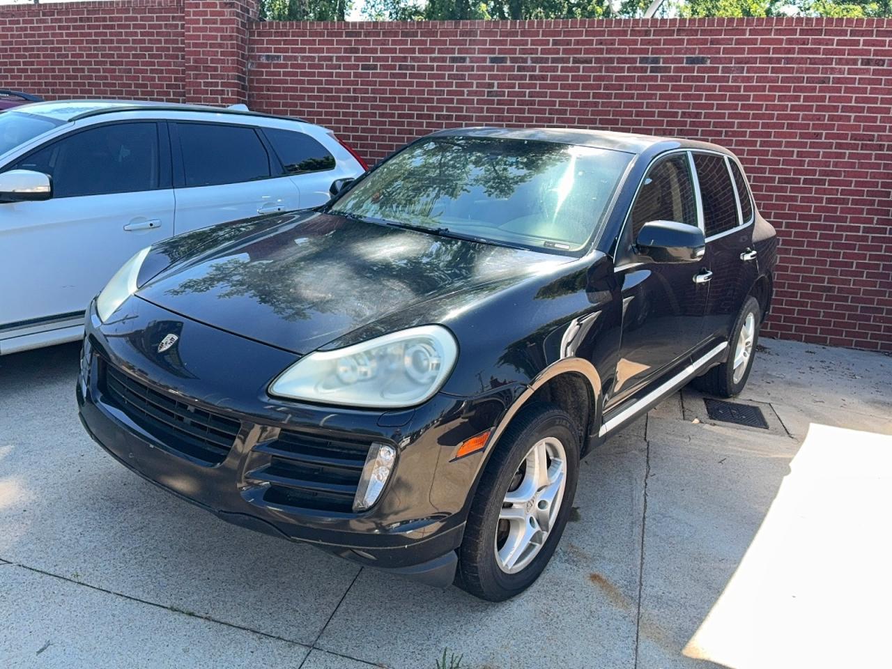 2010 Porsche Cayenne - Image 2