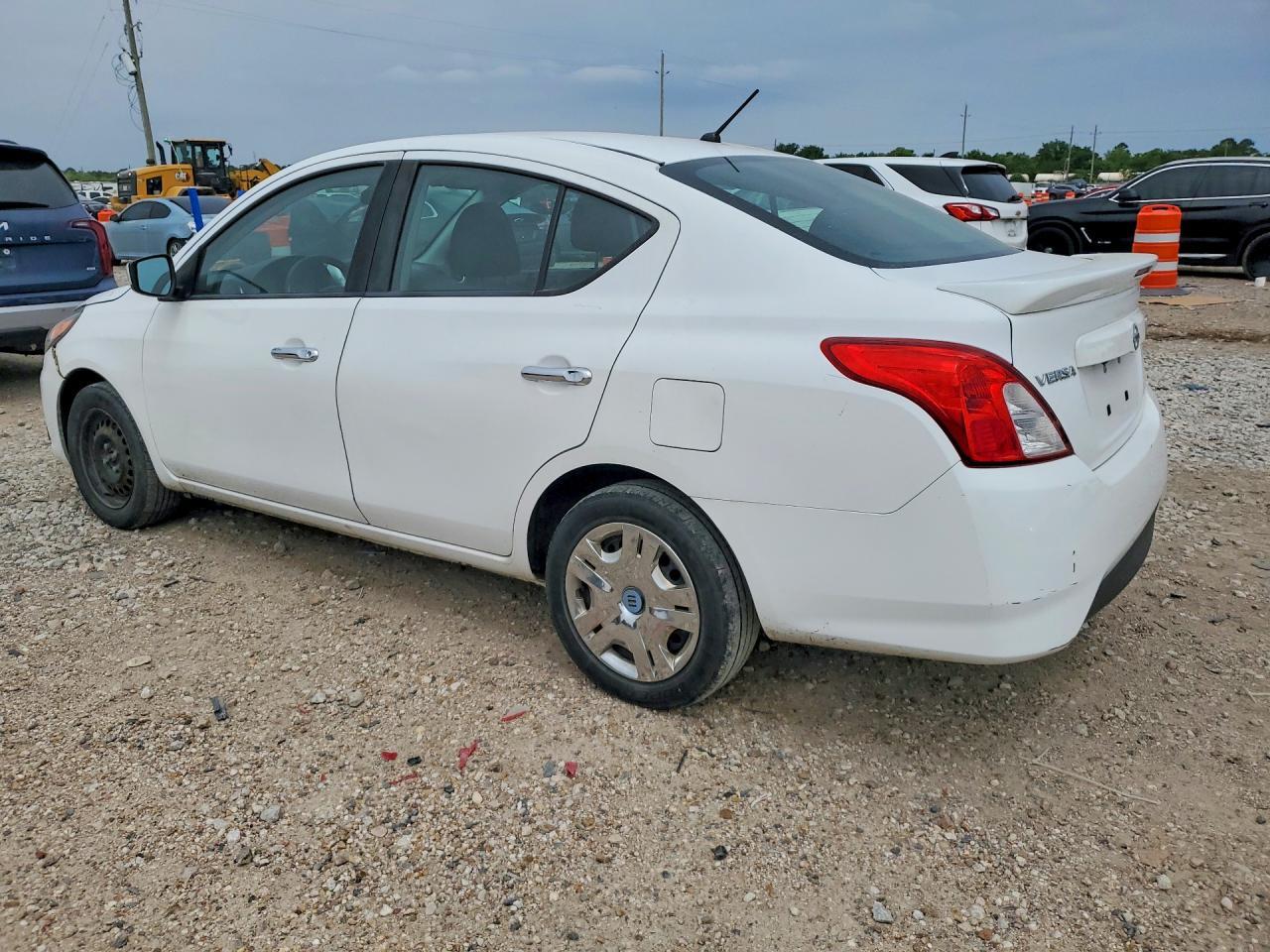 2019 Nissan Versa Sv - Image 2