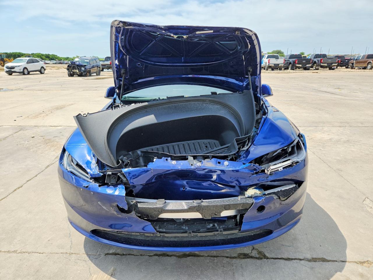 2025 Tesla Model 3 - Фото 5