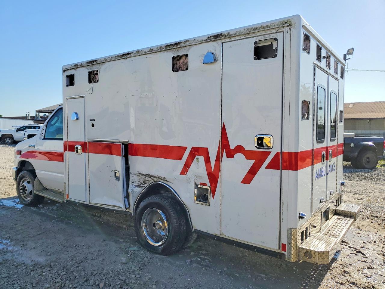 2021 Ford Econoline E350 Sd Ambulance - Фото 2