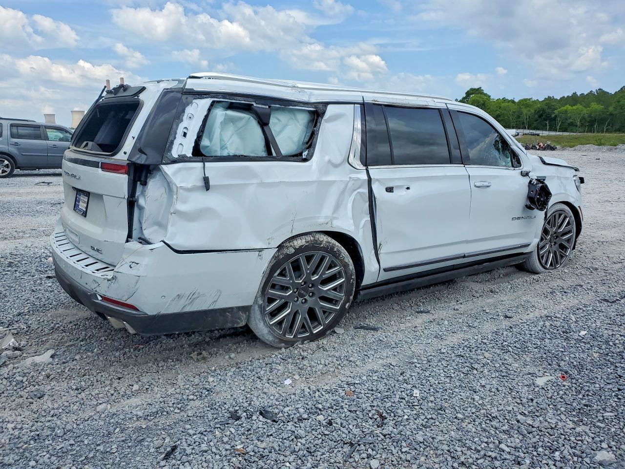 2026 GMC Yukon Xl Denali Ultimate - Image 3