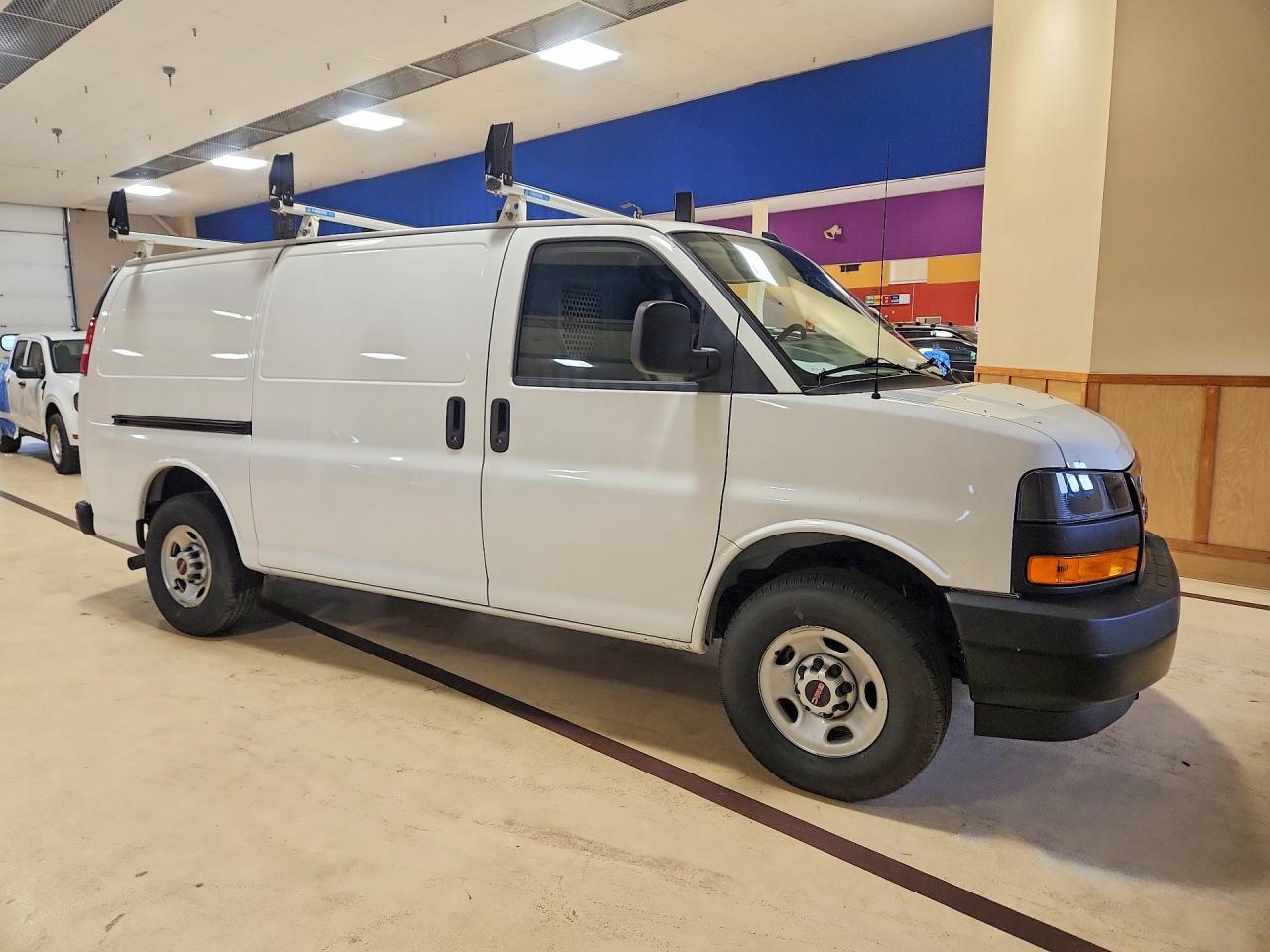 2024 GMC Savana G2500 - Фото 4