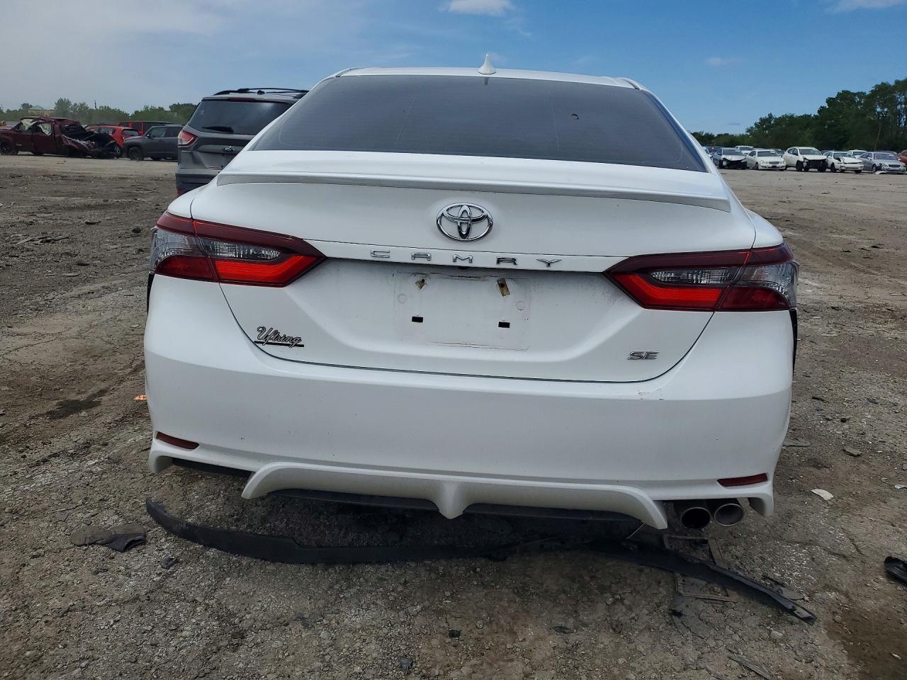 2022 Toyota Camry Se - Фото 6