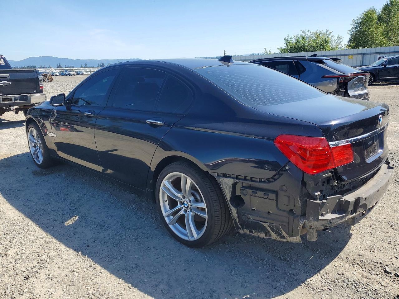 2011 BMW 740 I - Фото 2