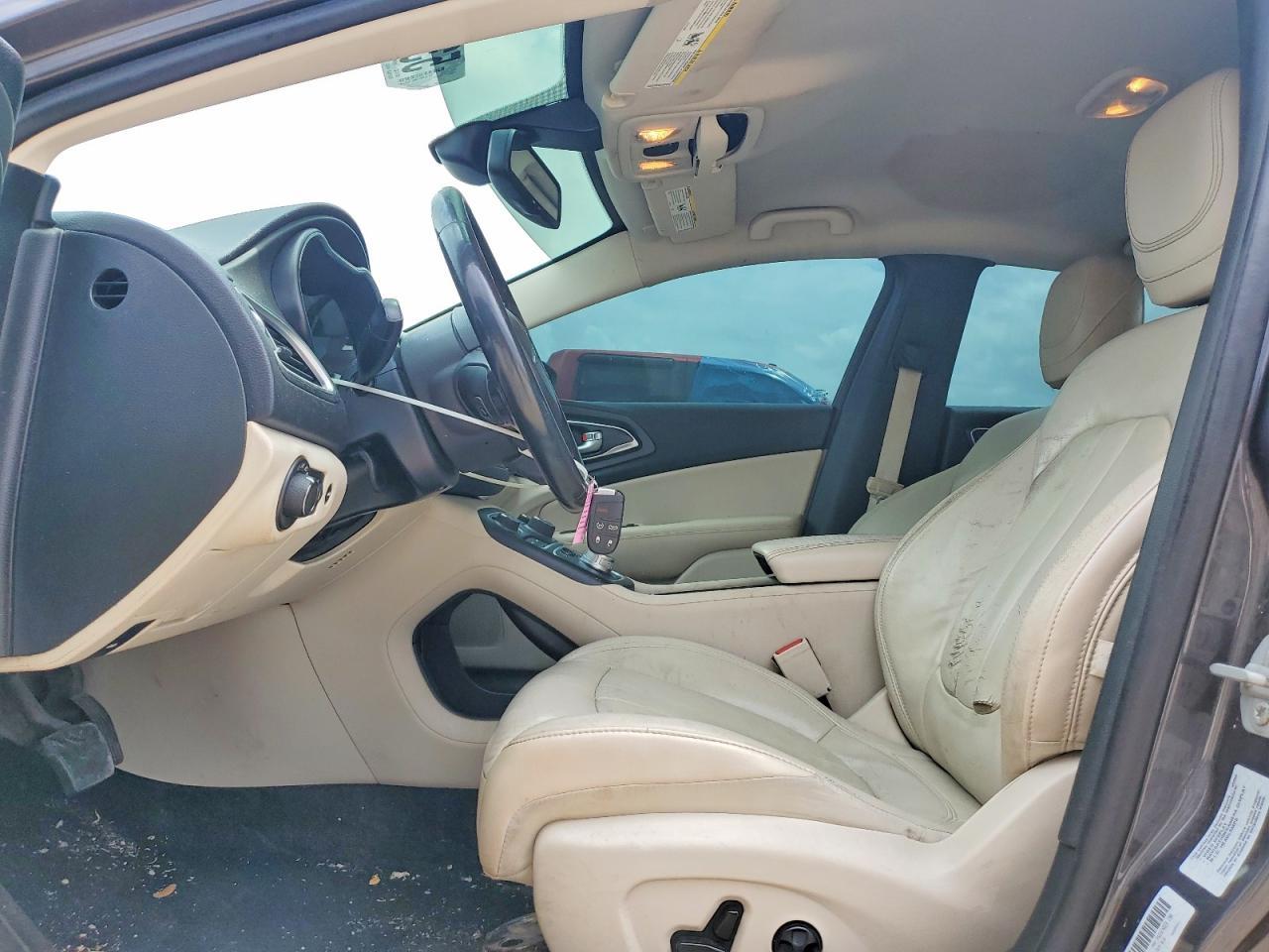 2016 Chrysler 200 Limited - Image 7