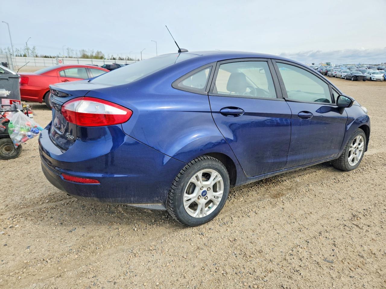 2016 Ford Fiesta Se - Фото 3