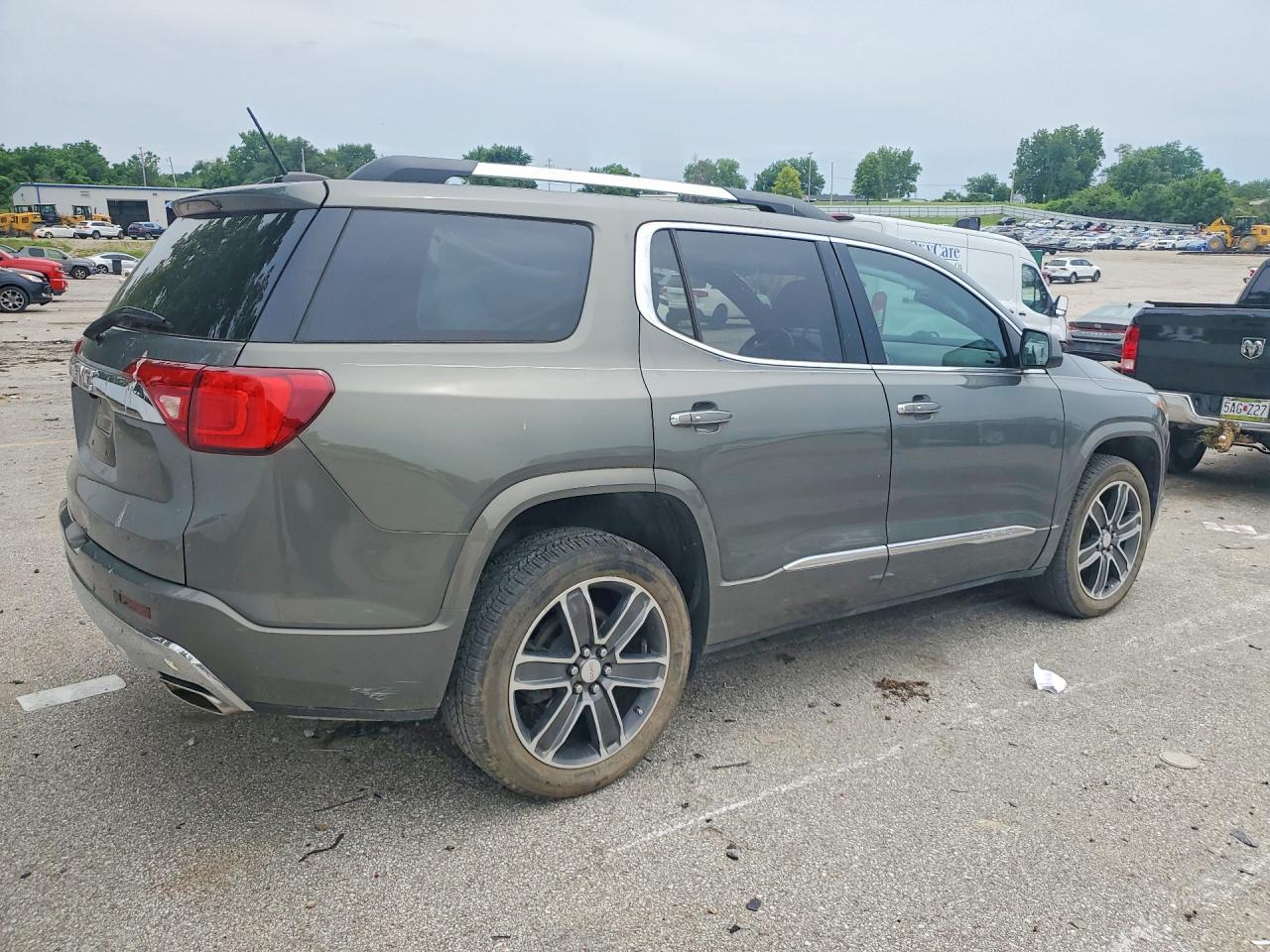 2018 GMC Acadia Denali - Фото 3