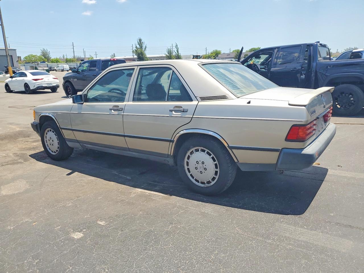 1988 Mercedes Benz 190 E 2.3 - Фото 2