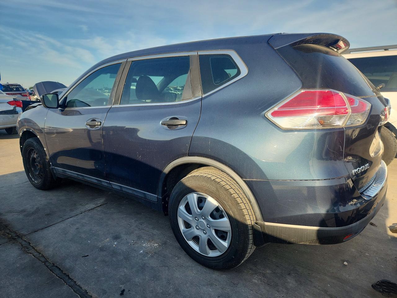2016 Nissan Rogue S - Image 2