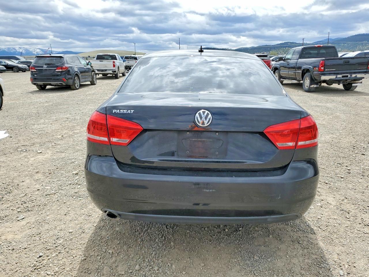 2013 Volkswagen Passat S - Image 6