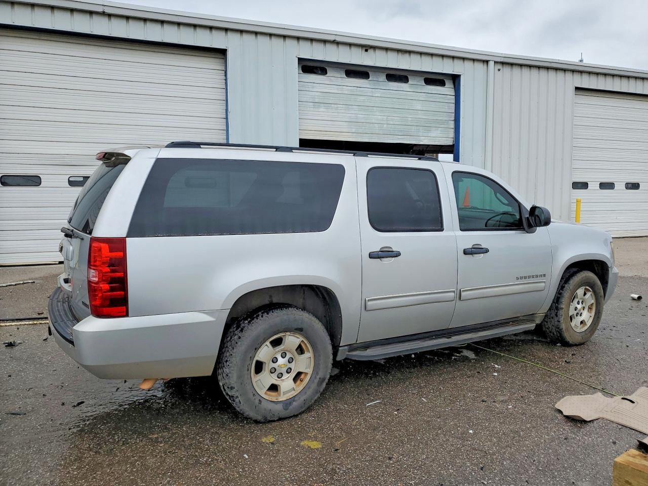 2010 Chevrolet Suburban C1500 Ls - Фото 3
