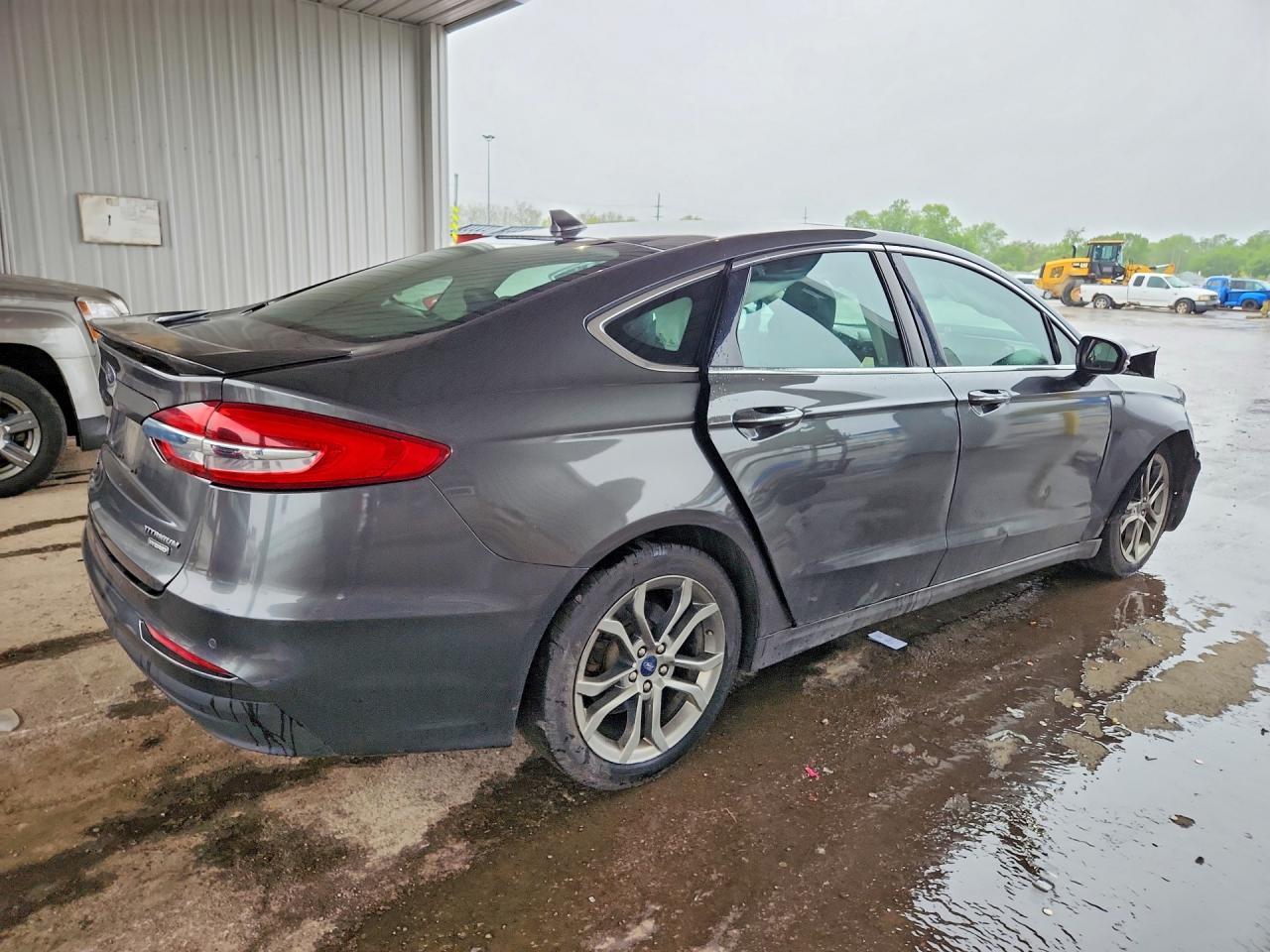 2020 Ford Fusion Titanium - Фото 3