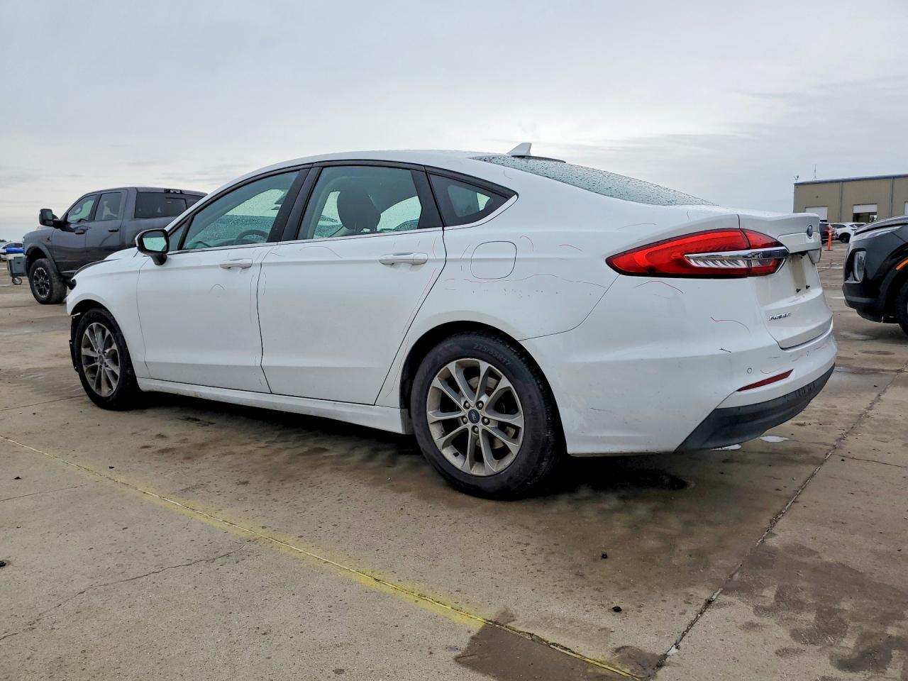 2020 Ford Fusion Se - Image 2