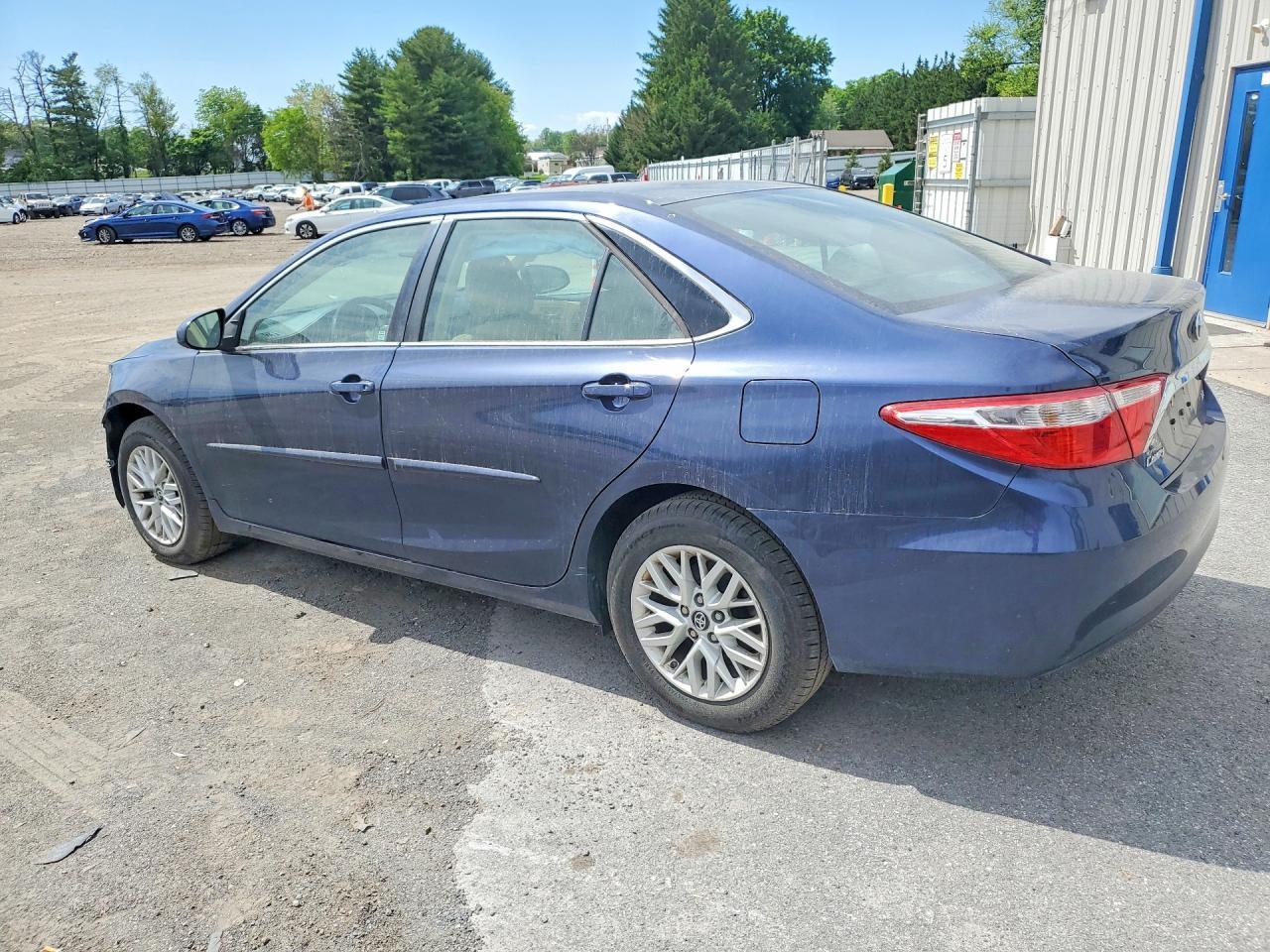 2017 Toyota Camry Le - Фото 2