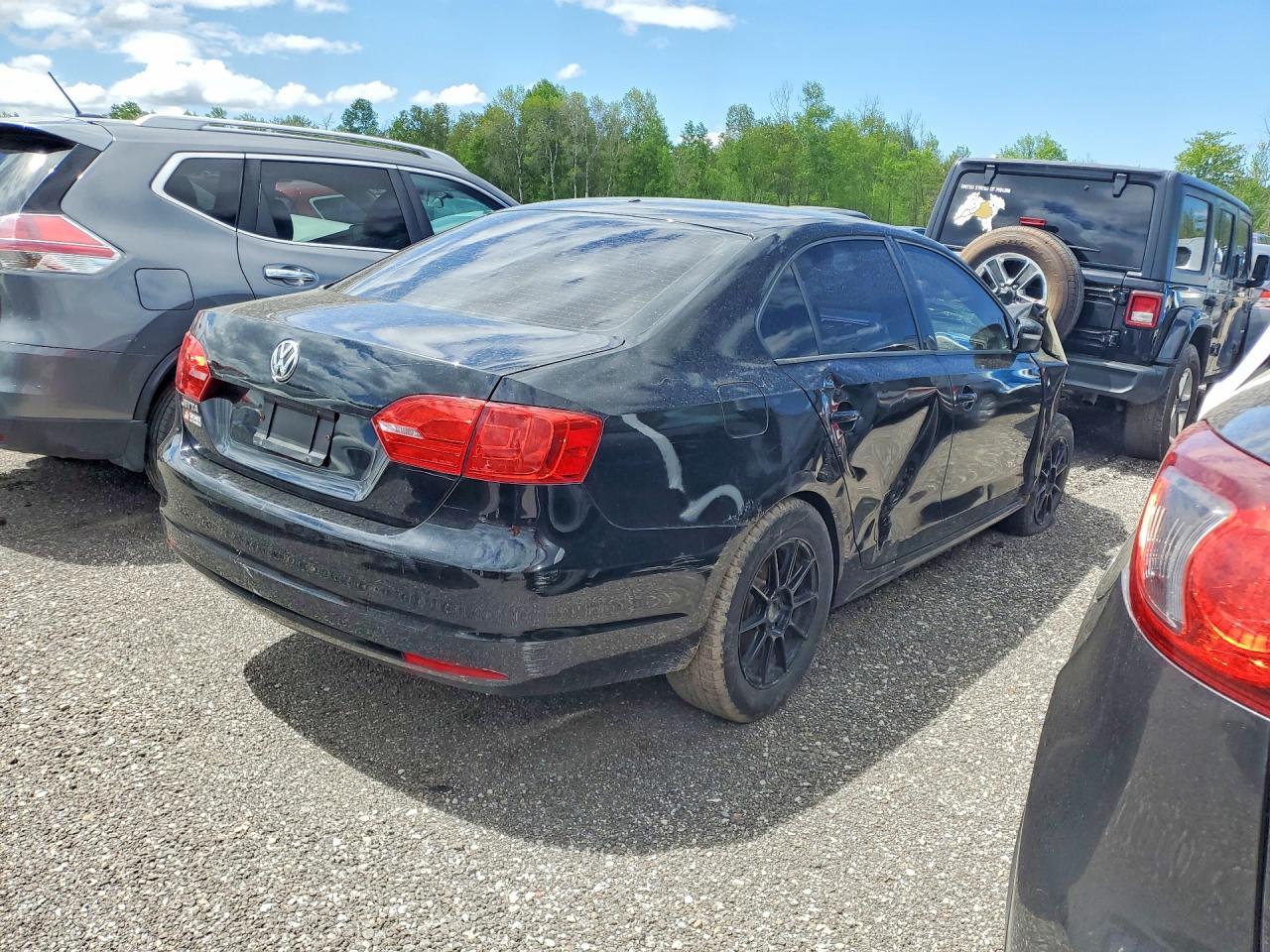 2014 Volkswagen Jetta 2.0 4Dr - Фото 3