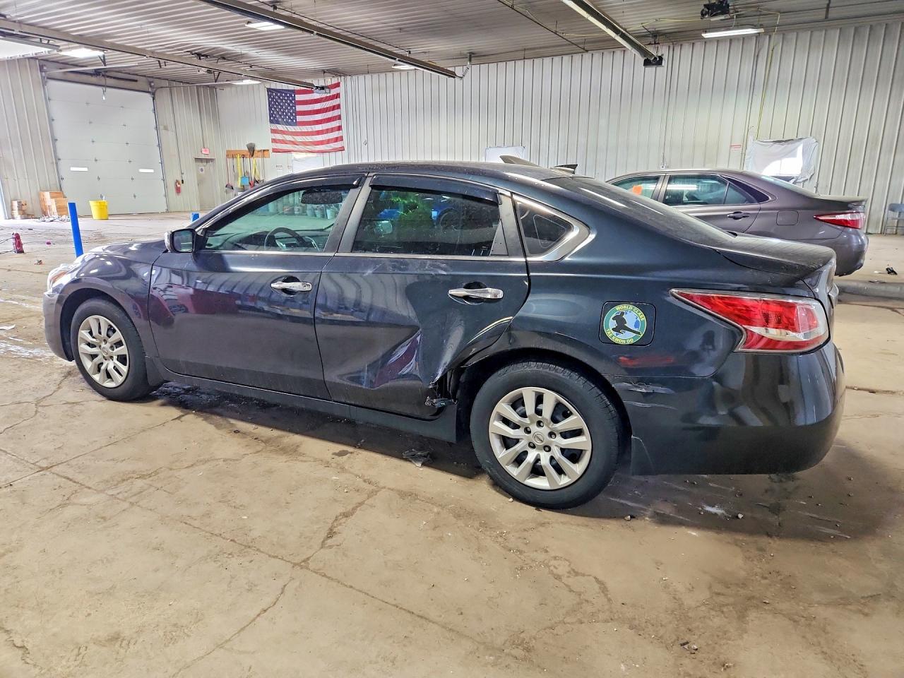 2014 Nissan Altima 2.5 S - Фото 2