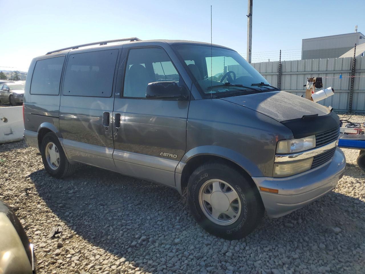 1999 Chevrolet Astro - Фото 4